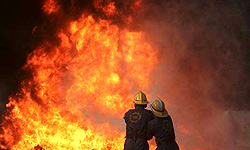 کارشناسان خسارت آتش‌سوزی تاسیسات گازی سیاه‌مکان را بررسی می‌کنند